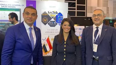 وزيرة التعاون الدولي تتفقد الجناح المصري بقمة الحزام والطريق بهونج كونج 