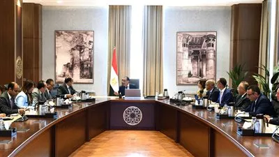 رئيس الوزراء يناقش مع أعضاء غرفة الصناعات الغذائية مقترحات دعم الصناعة الوطنية 