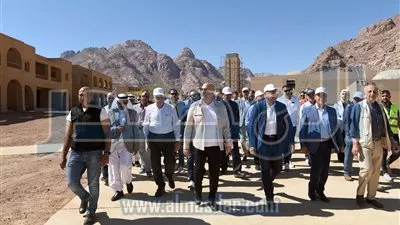 رئيس الوزراء يتفقد المنطقة السكنية الجديدة بالزيتونة في سانت كاترين