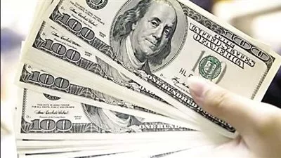 الدولار يقتفي أثر عوائد السندات الأمريكية وينخفض 0.6%