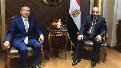 وزير قطاع الأعمال يؤكد اهتمام الحكومة بتنمية التعاون التجاري والاستثماري مع الصين