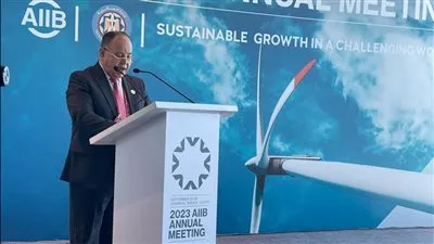 مصر تسلم رئاسة مجلس محافظي البنك الآسيوي للاستثمار في البنية التحتية إلى أوزبكستان