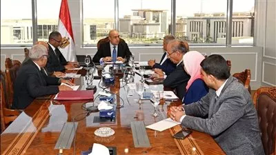 وزير الإسكان يتابع موقف خدمات مياه الشرب والصرف الصحي على مستوى الجمهورية