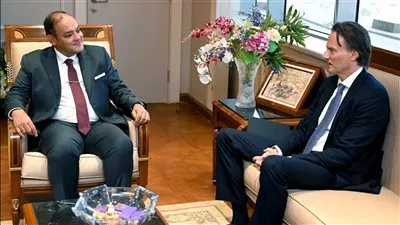 وزير الصناعة يبحث خطط شركة دانون لزيادة استثماراتها بالسوق المصري