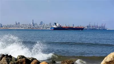 تحالف توتال وإيني وقطر للطاقة يتقدم لمزايدة لبنانية بالحقول البحرية