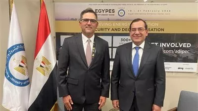 «الملا» يبحث زيادة استثمارات «هاليبرتون» بمجال استكشاف البترول في مصر