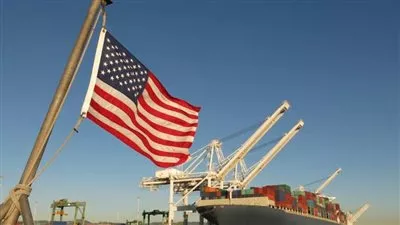 تراجع العجز التجاري الأمريكي لأدنى مستوى منذ 3 سنوات