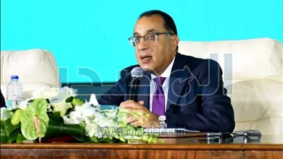 رئيس الوزراء يؤكد حرص القيادة السياسية على تأهيل الشباب للتعبير عن أهدافهم