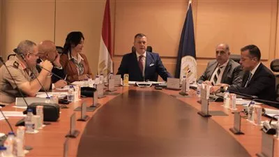 وزير السياحة يؤكد أهمية تيسير إجراءات تراخيص المنشآت الفندقية والسياحية