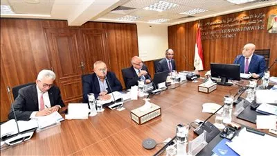 وزير الإسكان يؤكد أهمية دور البحث العلمي فى تطوير قطاع مياه الشرب والصرف الصحي