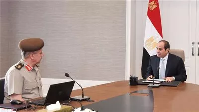 السيسي يتابع مع رئيس الهيئة الهندسية للقوات المسلحة تطورات العمل بالمشروعات القومية