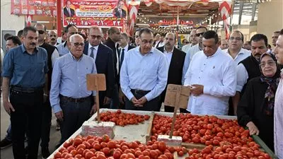 رئيس الوزراء يفتتح مهرجان تخفيض الأسعار بمحافظة بورسعيد