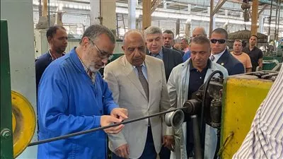 وزير قطاع الأعمال يوجه برفع كفاءة الشركات والمصانع ومراجعة السياسة البيعية والتسويقية 