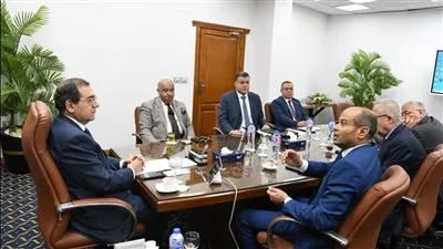 «الملا» و «الشيخ» يبحثان إدراج عددا من المنتجات البترولية في البورصة السلعية