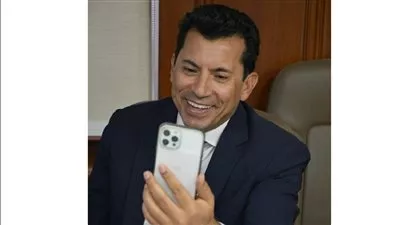 وزير الرياضة يهنيء نور الشربيني بعد فوزها ببطولة أمريكا المفتوحة للاسكواش