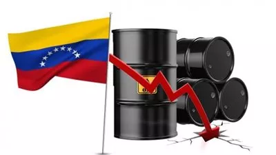تراجع أسعار النفط وسط خطط أمريكية لتخفيف العقوبات على فنزويلا