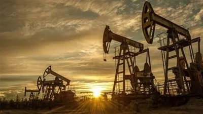 تراجع أسعار النفط مع وصول قوافل مساعدات إلى قطاع غزة