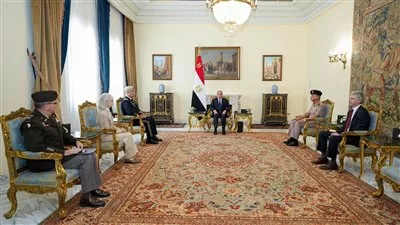 السيسي و قائد القيادة المركزية الأمريكية يؤكدان الحرص على تدعيم الشراكة الاستراتيجية  