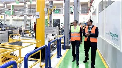 رئيس هيئة الاستثمار يتفقد توسعات مصنع شنايدر إلكتريك بمدينة بدر