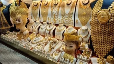 الذهب يخسر 3 دولارات في المعاملات الفورية