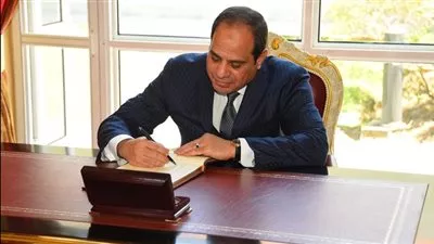 الرئيس السيسي يوقع قانونًا بشأن تقرير بعض التيسيرات للمصريين بالخارج