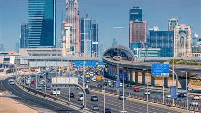 القطاع غير النفطي يقود اقتصاد الإمارات لتحقيق 3.7% نموا بالنصف الأول من 2023 