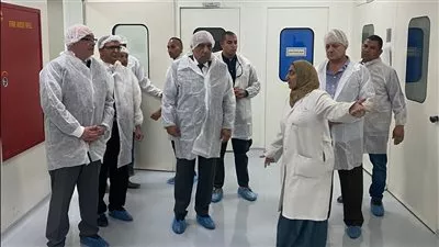 في زيارة مفاجئة.. وزير قطاع الأعمال يتفقد مصانع شركة النصر للكيماويات الدوائية