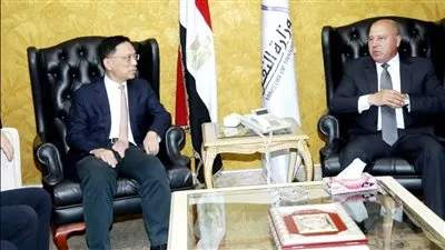 «الوزير» يبحث التعاون مع «أفيك انترناشيونال» الصينية لتوطين صناعة النقل في مصر