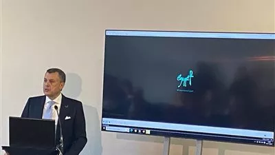 أحمد عيسى يستعرض تطورات صناعة السياحة في مصر أمام وسائل الإعلام البريطانية