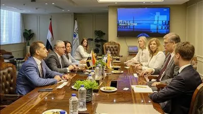 رئيس اقتصادية قناة السويس يبحث التعاون مع مؤسسة Invest International الهولندية