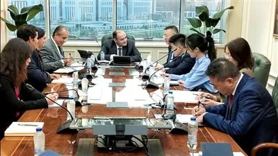 وزير الصناعة يبحث التعاون مع بنك الاستيراد والتصدير الصيني بمجالي البتروكيماويات والإلكترونيات 