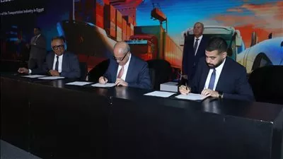 مصر توقع 3 مذكرات تفاهم لإنشاء موانئ جافة ومناطق لوجيستية 