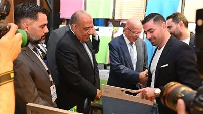 وزير قطاع الأعمال يتفقد معرض «Destination Africa» للصناعات النسجية والملابس