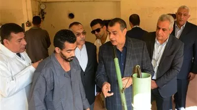 وزير الإنتاج الحربي يتفقد شركة «أبو زعبل للكيماويات المتخصصة»