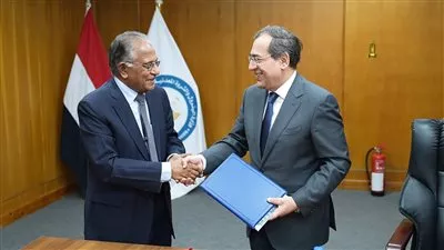 «الملا» يؤكد حرص قطاع البترول على تطبيق مبادئ الاستدامة والمسئولية المجتمعية