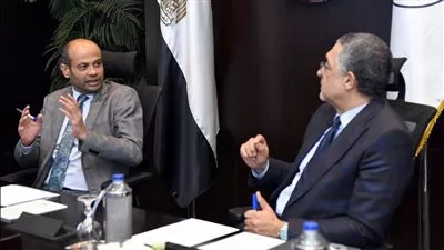 رئيسا البورصة وهيئة الاستثمار يبحثان سبل دعم الشركات المقيدة