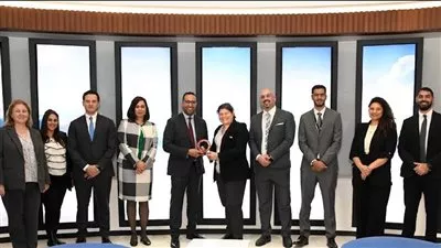 بنك أبو ظبي الأول يحصد جائزة «الريادة برقمنة مدفوعات الشركات الصغيرة والمتوسطة»