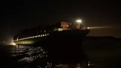 انتظام حركة الملاحة بقناة السويس بعد إصلاح العطل الفني بالسفينة ONE ORPHEUS 