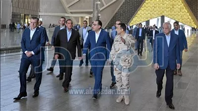رئيس الوزراء يتابع تطورات الأعمال في المتحف المصري الكبير 