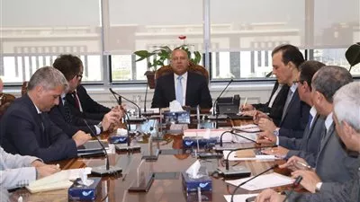 وزير النقل يعلن وصول 846 عربة سكة حديد جديدة