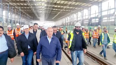 وزير النقل يتابع معدلات تنفيذ مشروع الخط الأول لشبكة القطار الكهربائي السريع 