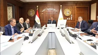 وزير التنمية المحلية: إقبال كثيف من الناخبين بالمحافظات..والشباب والمرأة يتصدران المشهد الإنتخابي