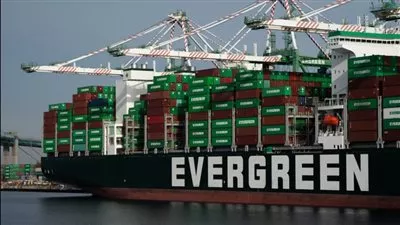 «إيفرجرين» توقف الشحن إلى إسرائيل وتعلق المرور بالبحر الأحمر