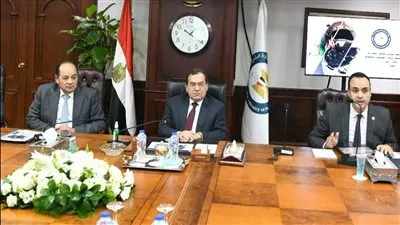 وزير البترول: خطة لتكثيف عمليات تحويل السيارات للعمل بالغاز الطبيعى