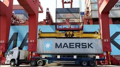 رغم هجمات الحوثيين.. ميرسك تواصل جدولة رحلات عبر قناة السويس 