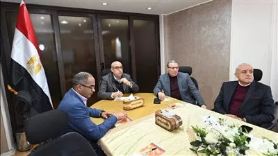 وزير الإسكان يوجه بالتوسع في تركيب عدادات المياه مسبقة الدفع والذكية بالجيزة