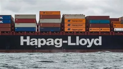 هاباج لويد الألمانية تقرر تجنب الإبحار بقناة السويس حتى 9 يناير
