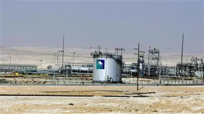 السعودية تخفض سعر الخام العربي الخفيف لآسيا لأدنى مستوى في 27 شهراً