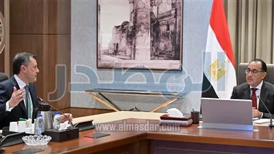 الحكومة: إطلاق مبادرتين لتشجيع الاستثمار السياحي و إنشاء غرف فندقية جديدة