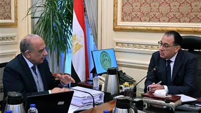 رئيس الوزراء يتابع جهود تطوير محالج القطن ومصانع الغزل والنسيج